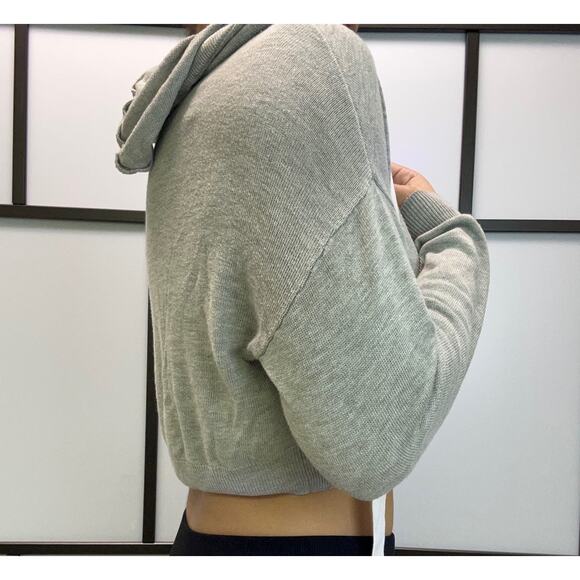 Grey long sleeve crop top with hoodie size M long strings - Picture 3 of 3